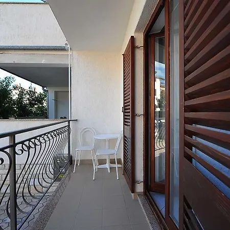 Ljubomir 3802 Apartment
