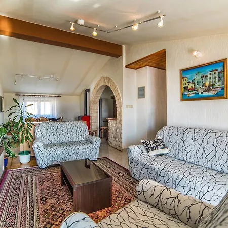 Apartment Ljubomir 3802 Rovinj